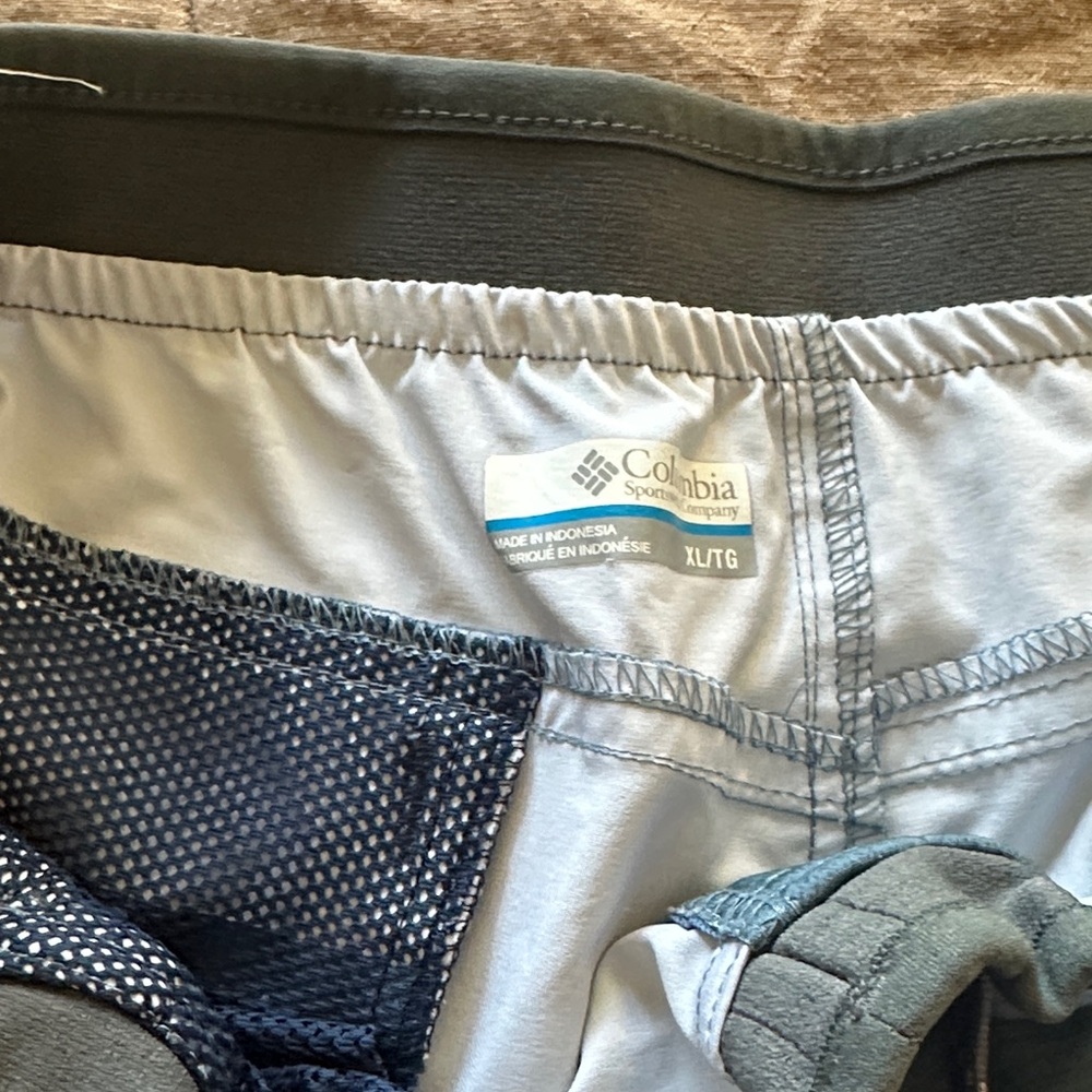 Columbia Gray and Blue Mesh-Lined Shorts - Picture 2 of 7
